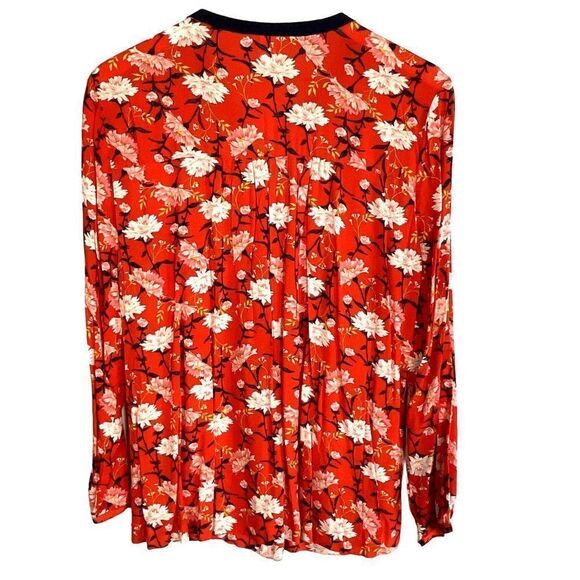 Old Navy NWT Long-sleeve, Swing Pintuck, Red, Floral top, size large, 100% rayon - Picture 4 of 9
